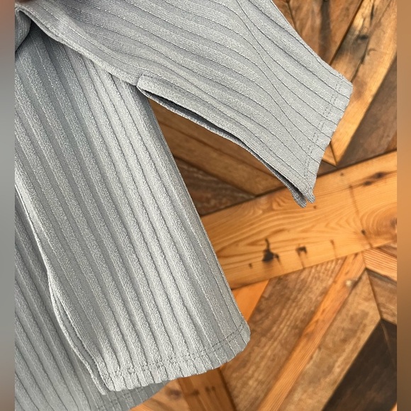 NWT Ribbed Square-Neck Long-Sleeve Tee Size Medium - Picture 13 of 14